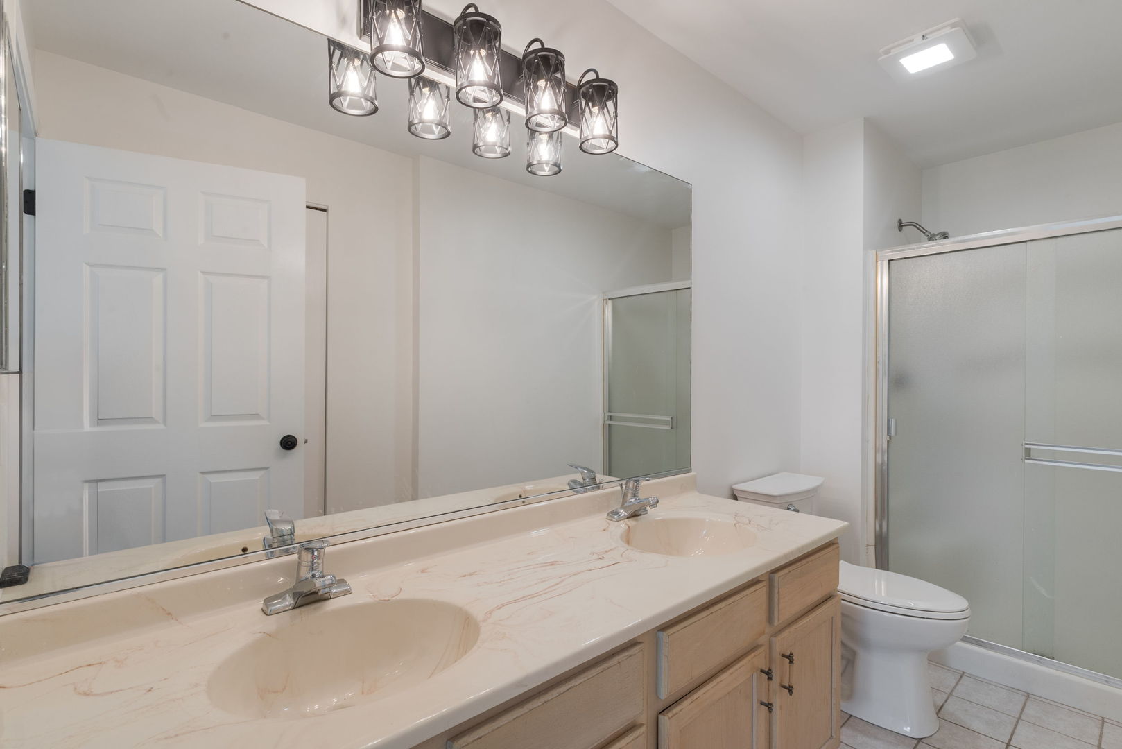 1129 N Red Oak Circle #2, Round Lake Beach, IL 60073