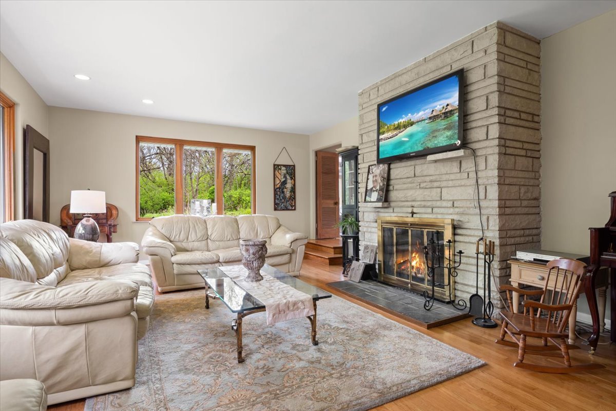 22446 N OLD BARRINGTON Road, North Barrington, IL 60010