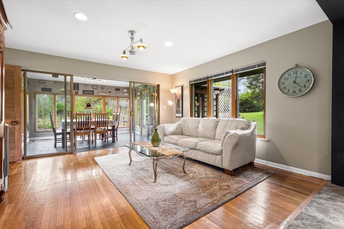 22446 N OLD BARRINGTON Road, North Barrington, IL 60010