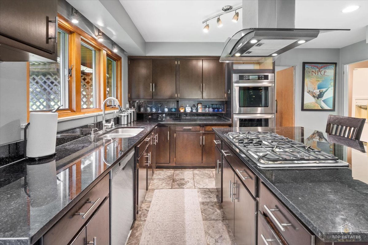22446 N OLD BARRINGTON Road, North Barrington, IL 60010