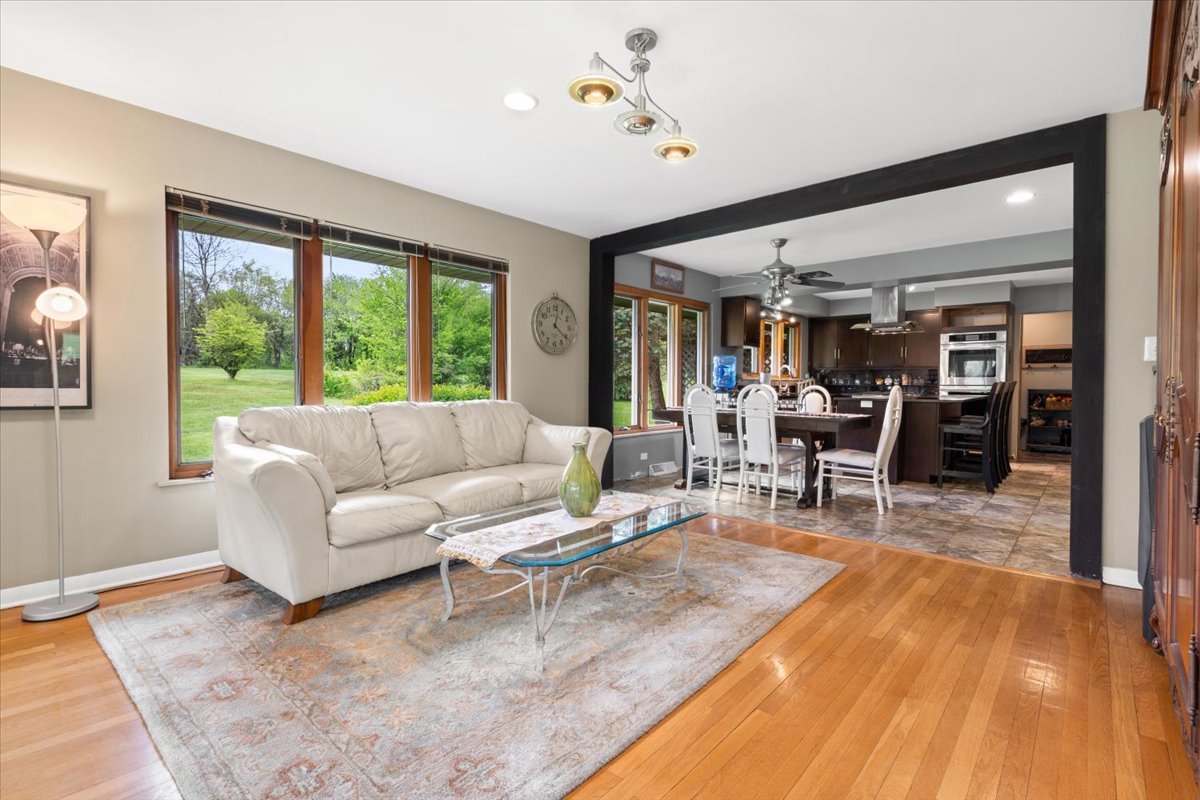 22446 N OLD BARRINGTON Road, North Barrington, IL 60010