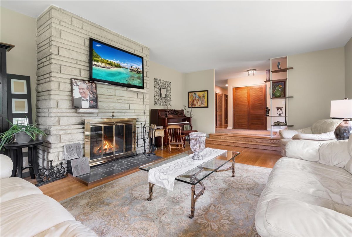 22446 N OLD BARRINGTON Road, North Barrington, IL 60010