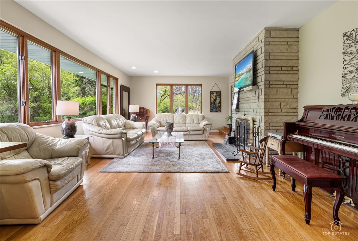 22446 N OLD BARRINGTON Road, North Barrington, IL 60010