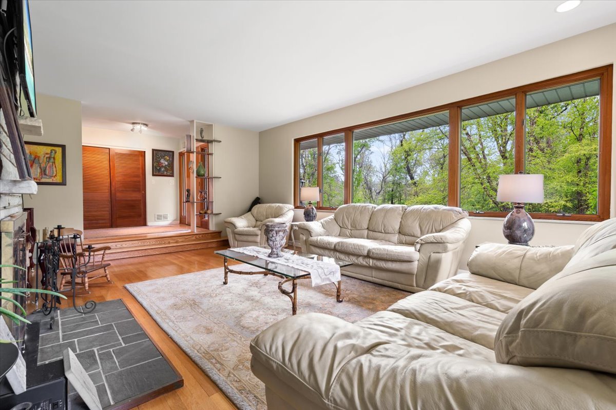 22446 N OLD BARRINGTON Road, North Barrington, IL 60010
