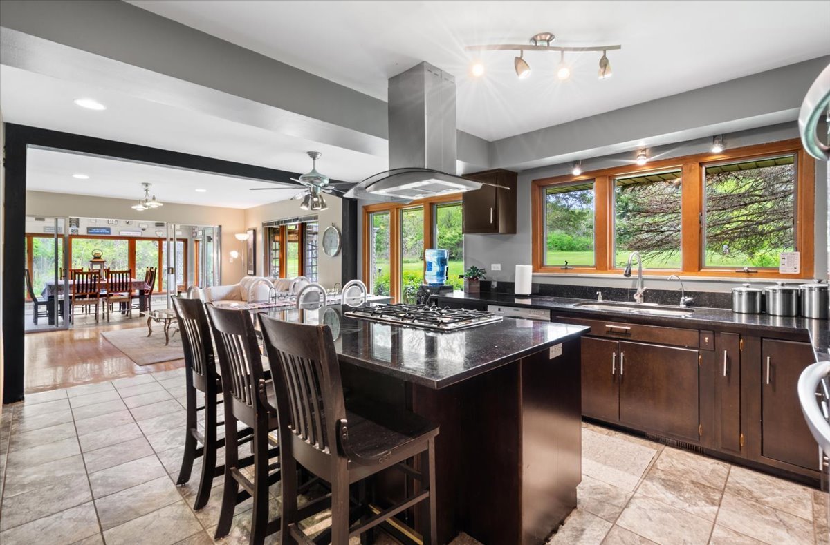 22446 N OLD BARRINGTON Road, North Barrington, IL 60010