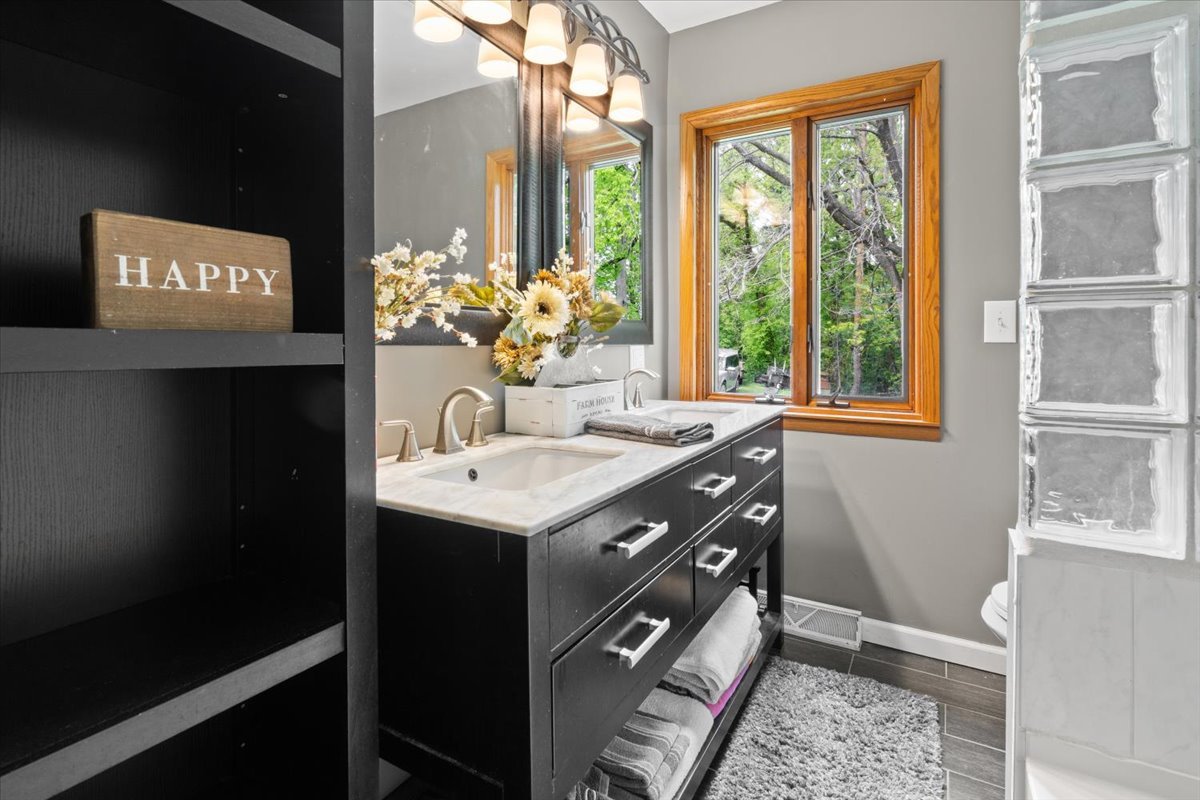 22446 N OLD BARRINGTON Road, North Barrington, IL 60010
