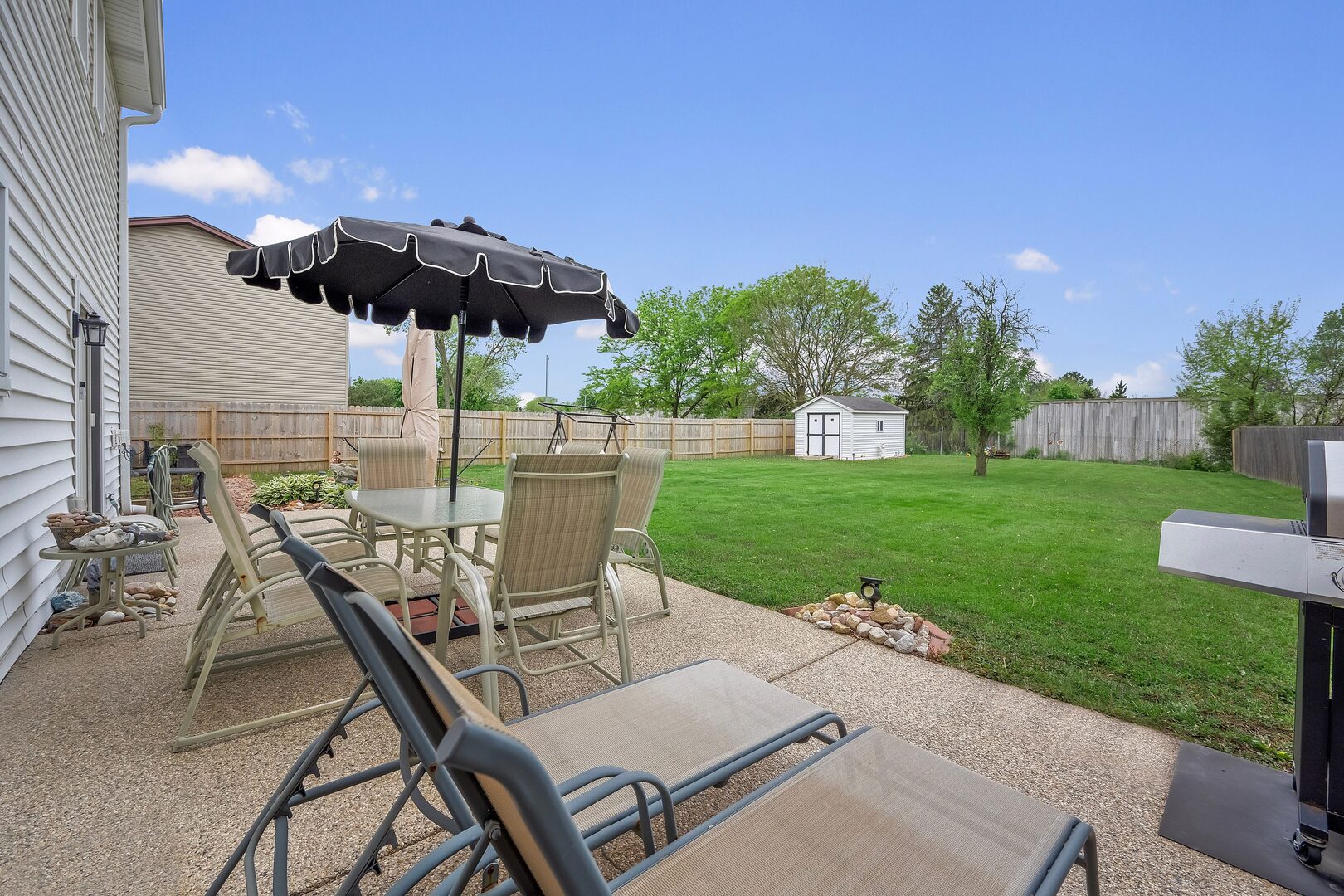 6806 Prairieview Avenue, Woodridge, IL 60517
