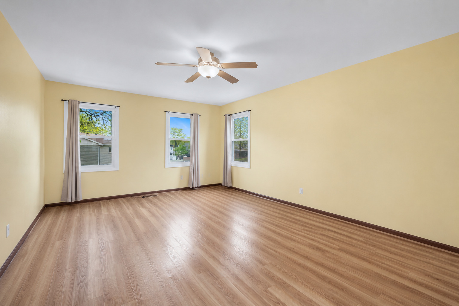 6806 Prairieview Avenue, Woodridge, IL 60517