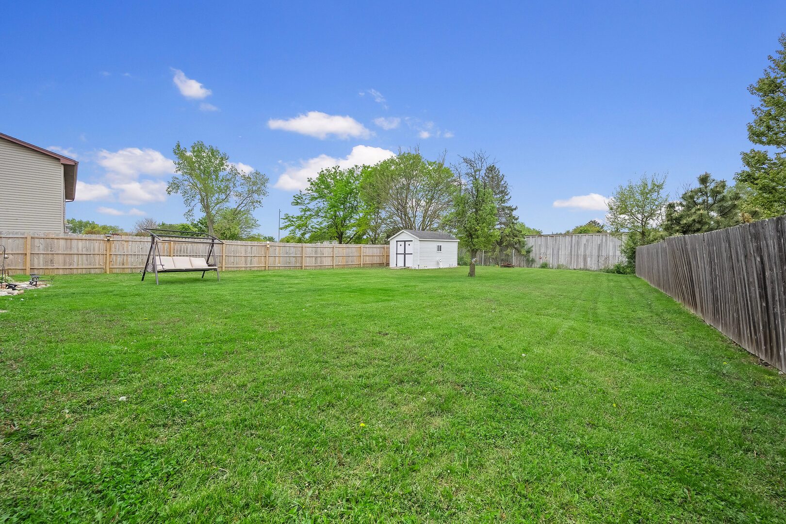 6806 Prairieview Avenue, Woodridge, IL 60517