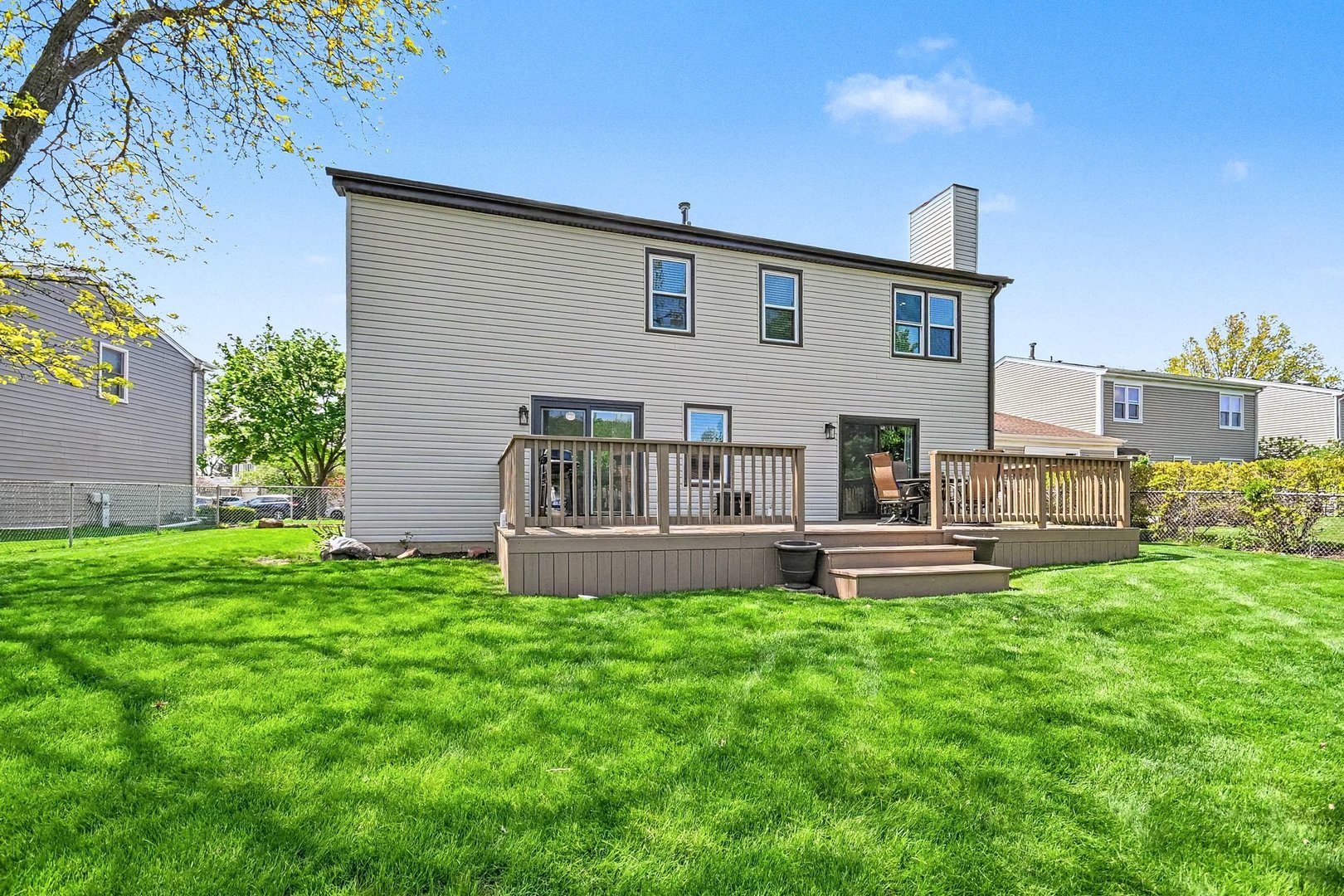 75 Wildwood Drive, Roselle, IL 60172