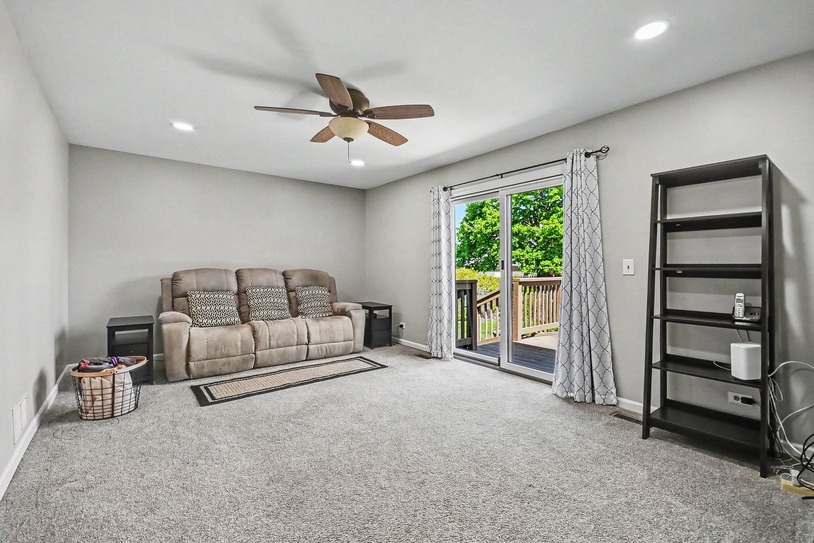 75 Wildwood Drive, Roselle, IL 60172
