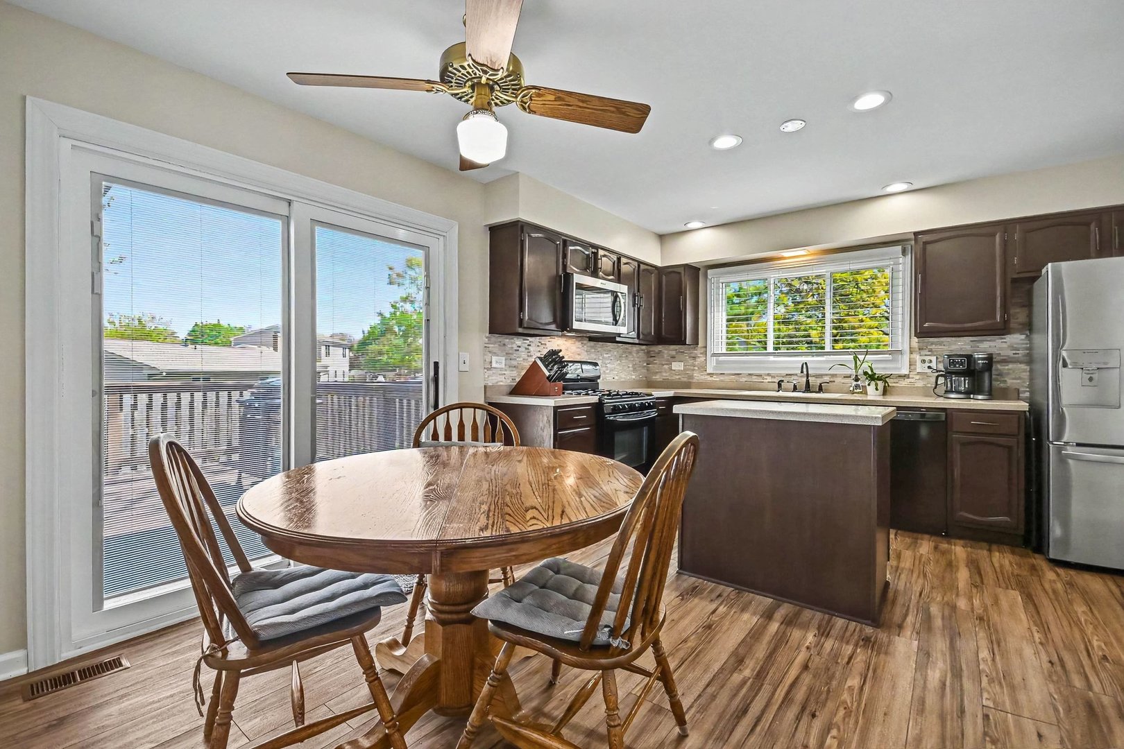 75 Wildwood Drive, Roselle, IL 60172