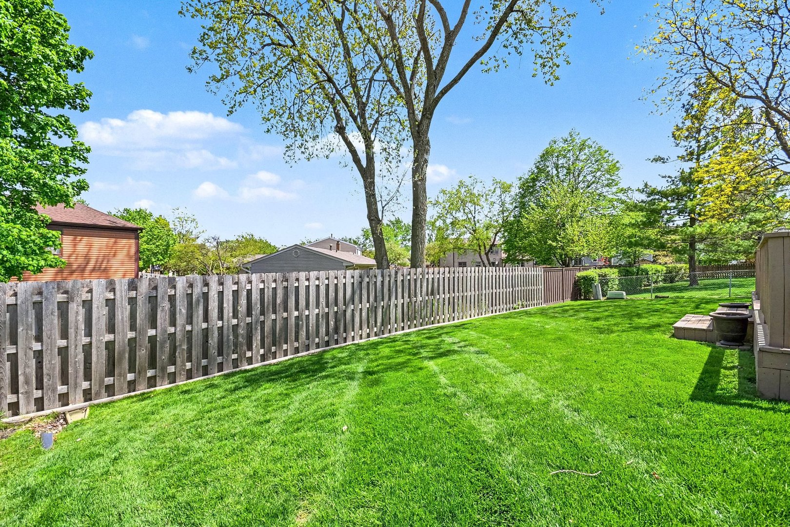 75 Wildwood Drive, Roselle, IL 60172
