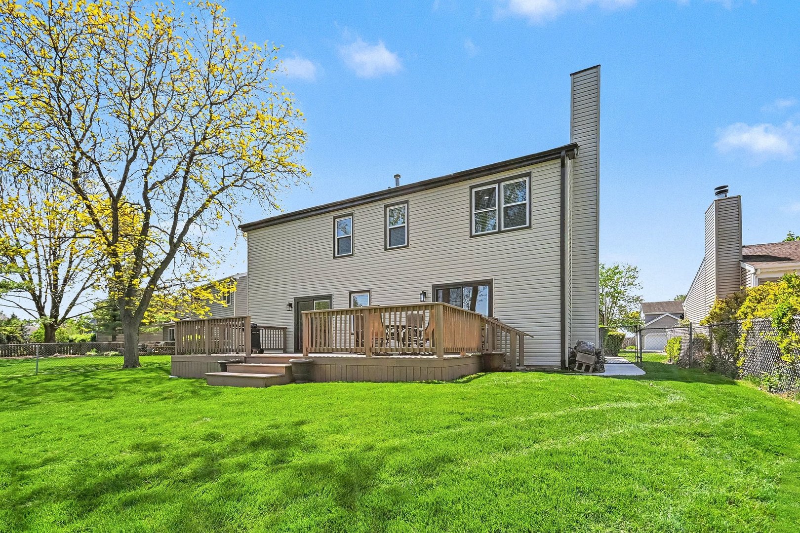 75 Wildwood Drive, Roselle, IL 60172