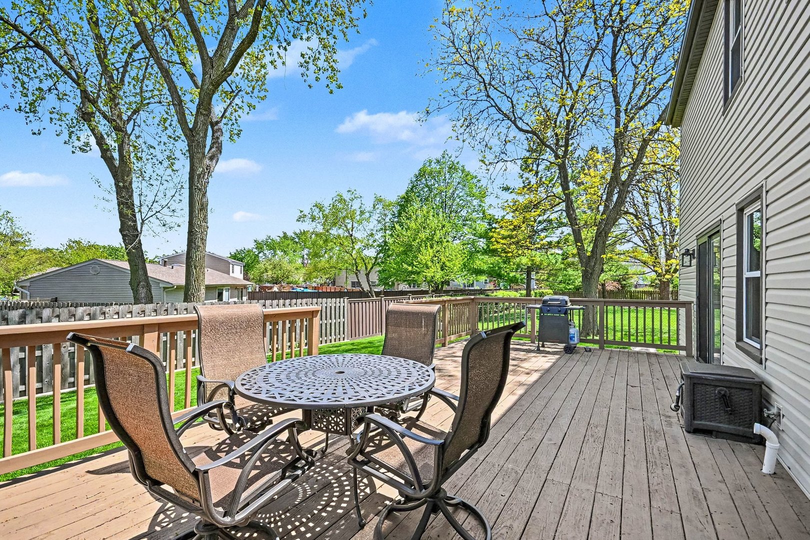 75 Wildwood Drive, Roselle, IL 60172