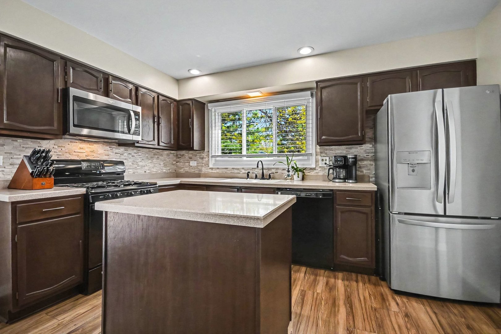 75 Wildwood Drive, Roselle, IL 60172