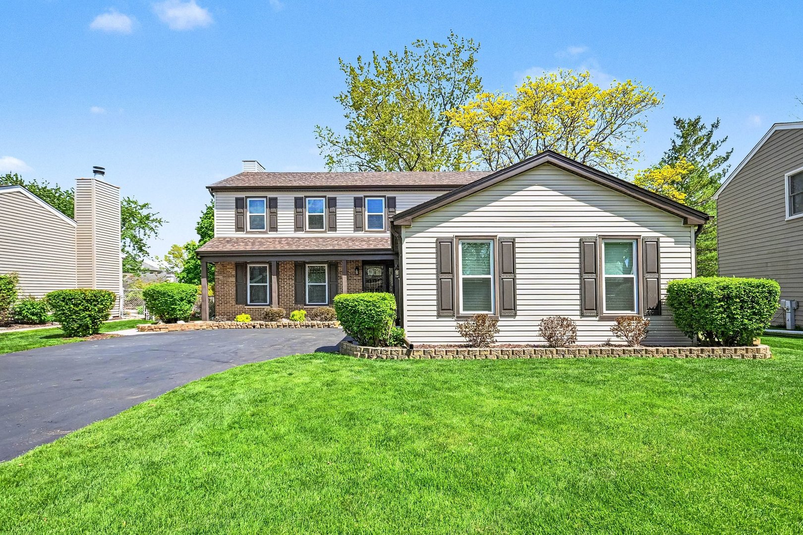 75 Wildwood Drive, Roselle, IL 60172