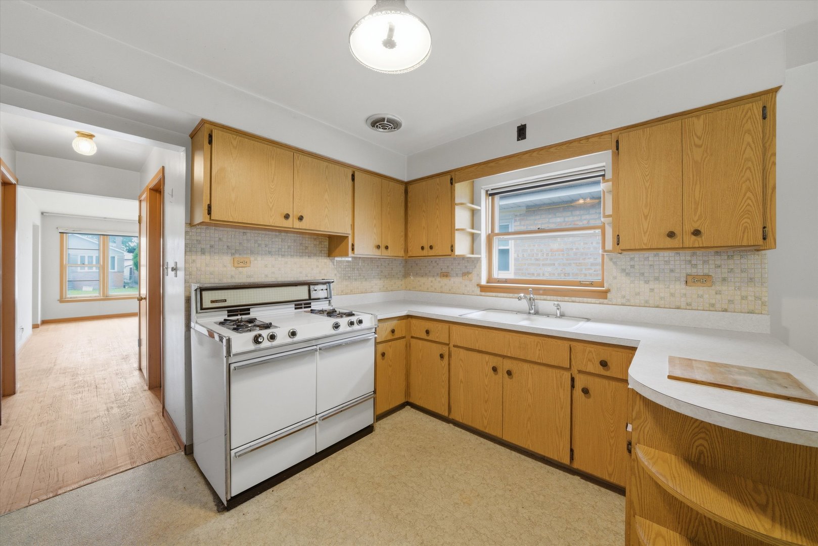 6500 W 64th Street, Chicago, IL 60638
