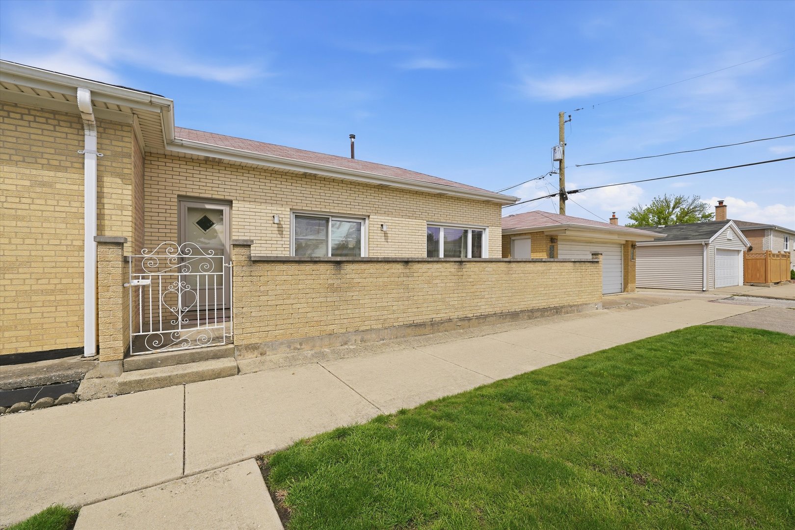6500 W 64th Street, Chicago, IL 60638