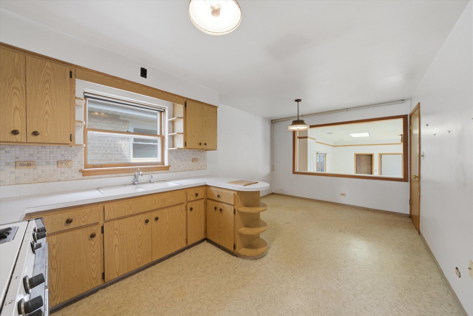6500 W 64th Street, Chicago, IL 60638