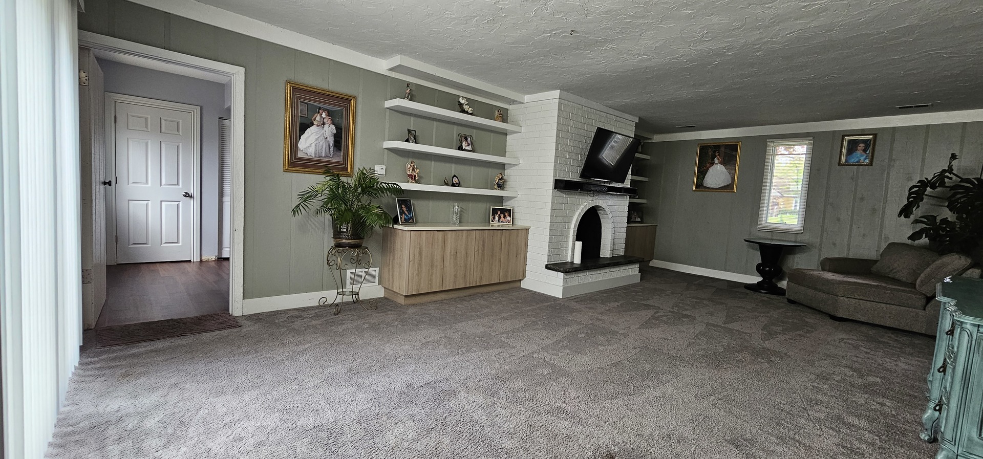17W335 Forestview Drive, Bensenville, IL 60106