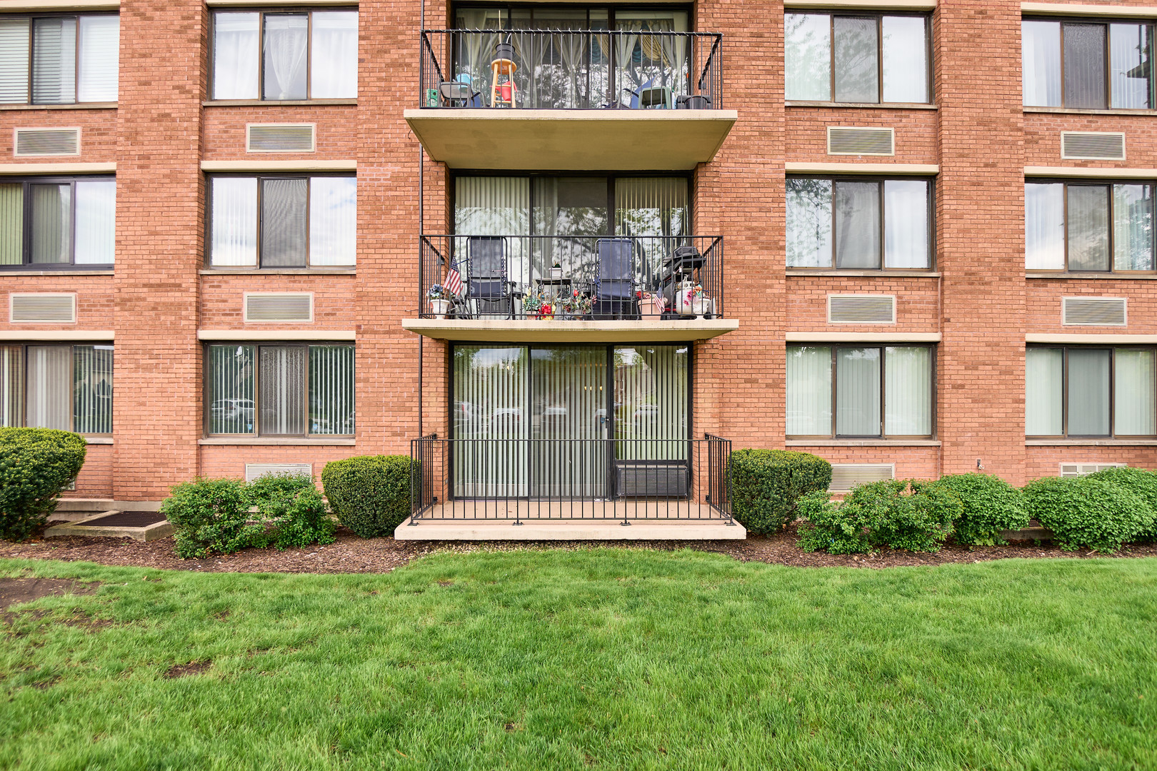 2000 Saint Regis Drive #1B, Lombard, IL 60148