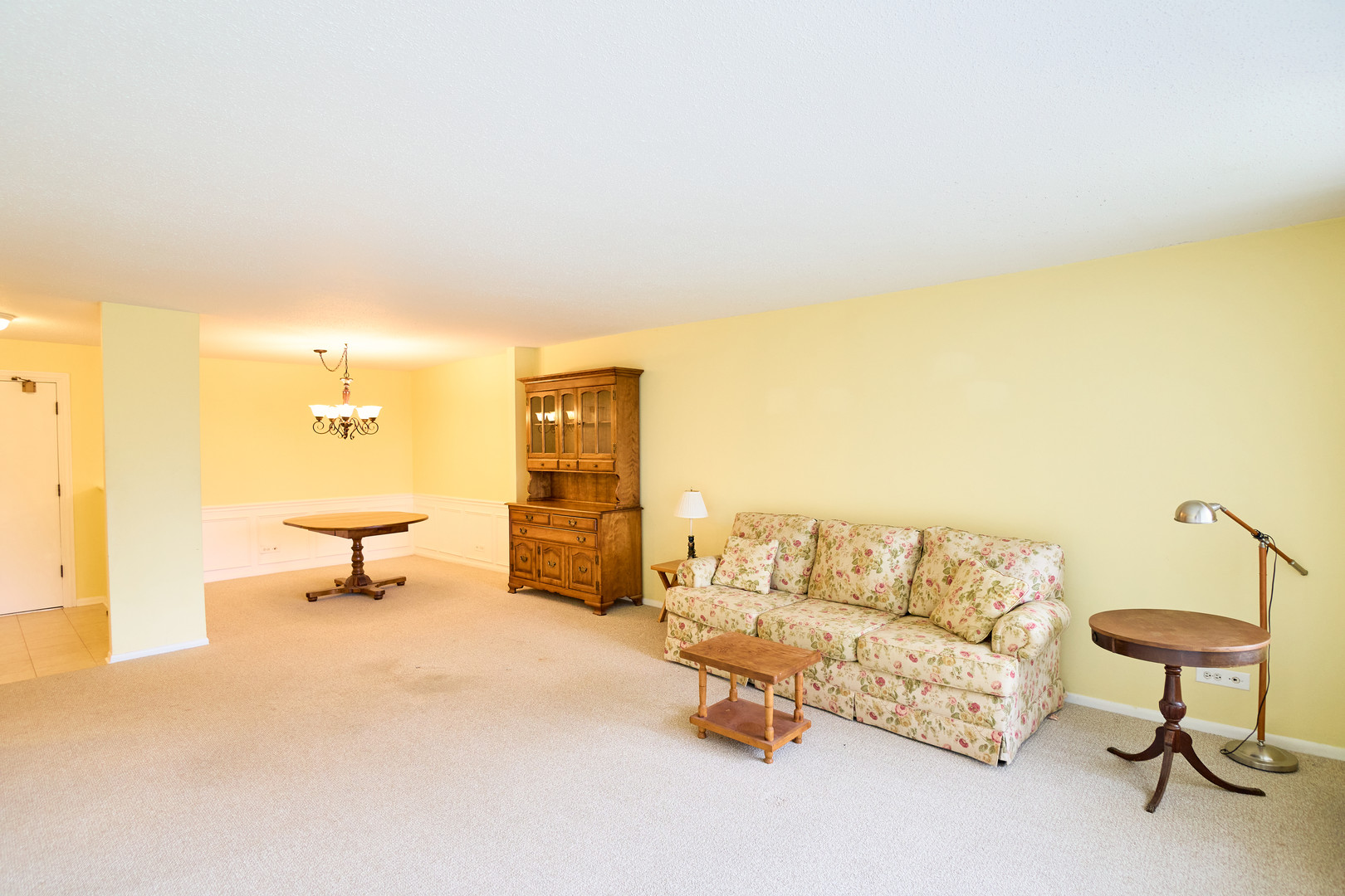 2000 Saint Regis Drive #1B, Lombard, IL 60148