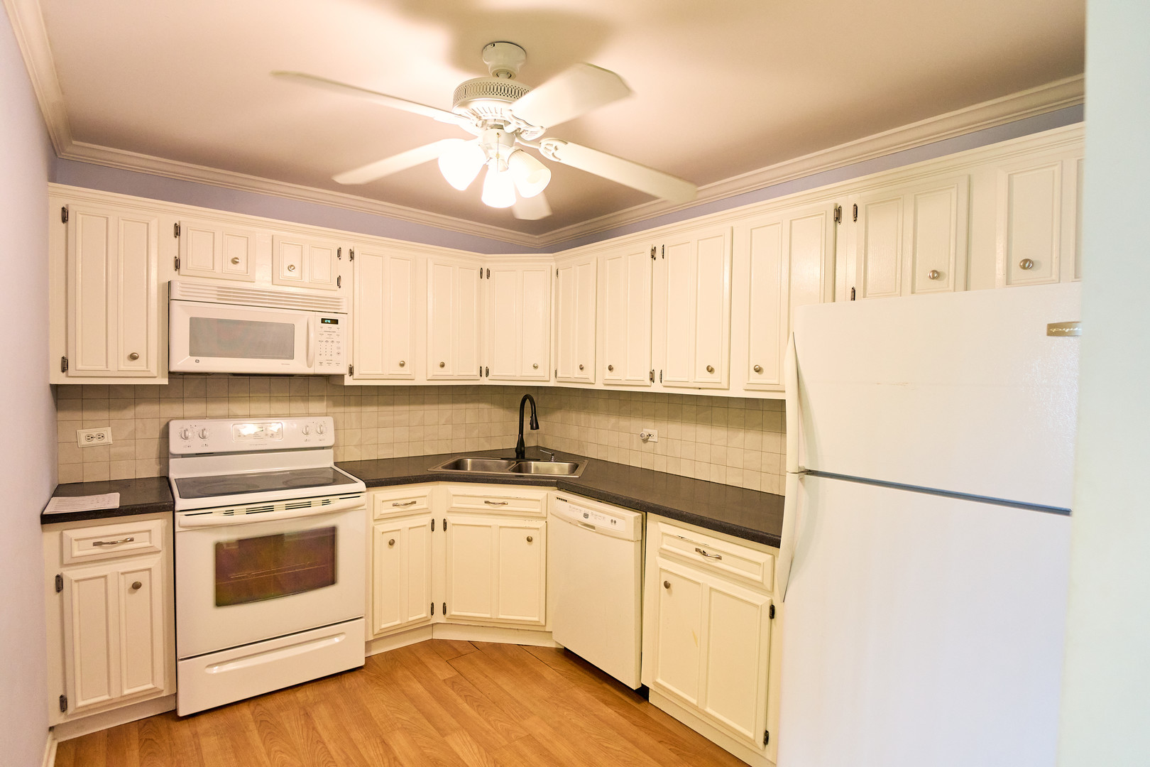 2000 Saint Regis Drive #1B, Lombard, IL 60148