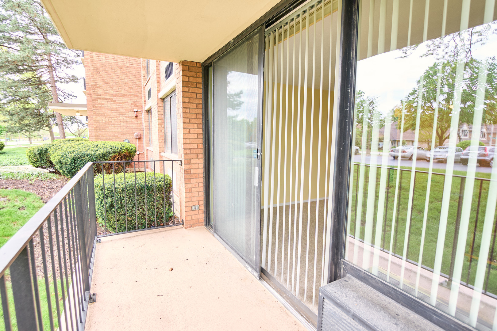 2000 Saint Regis Drive #1B, Lombard, IL 60148
