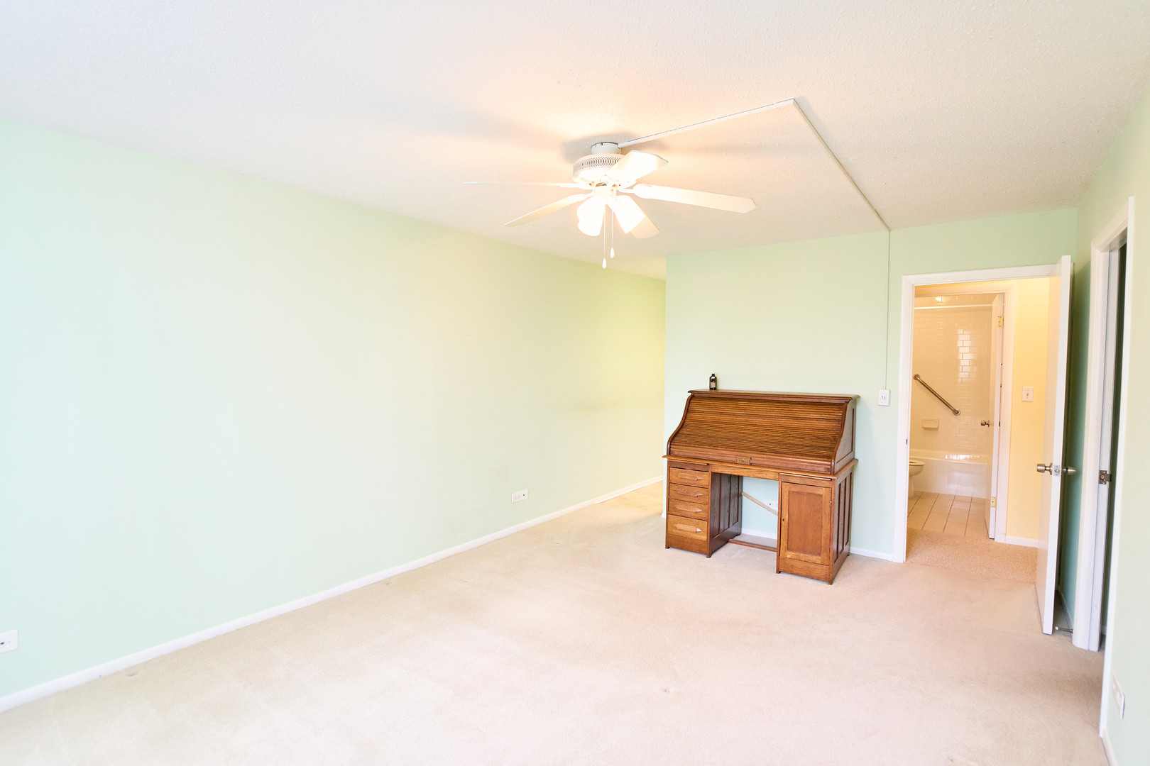 2000 Saint Regis Drive #1B, Lombard, IL 60148