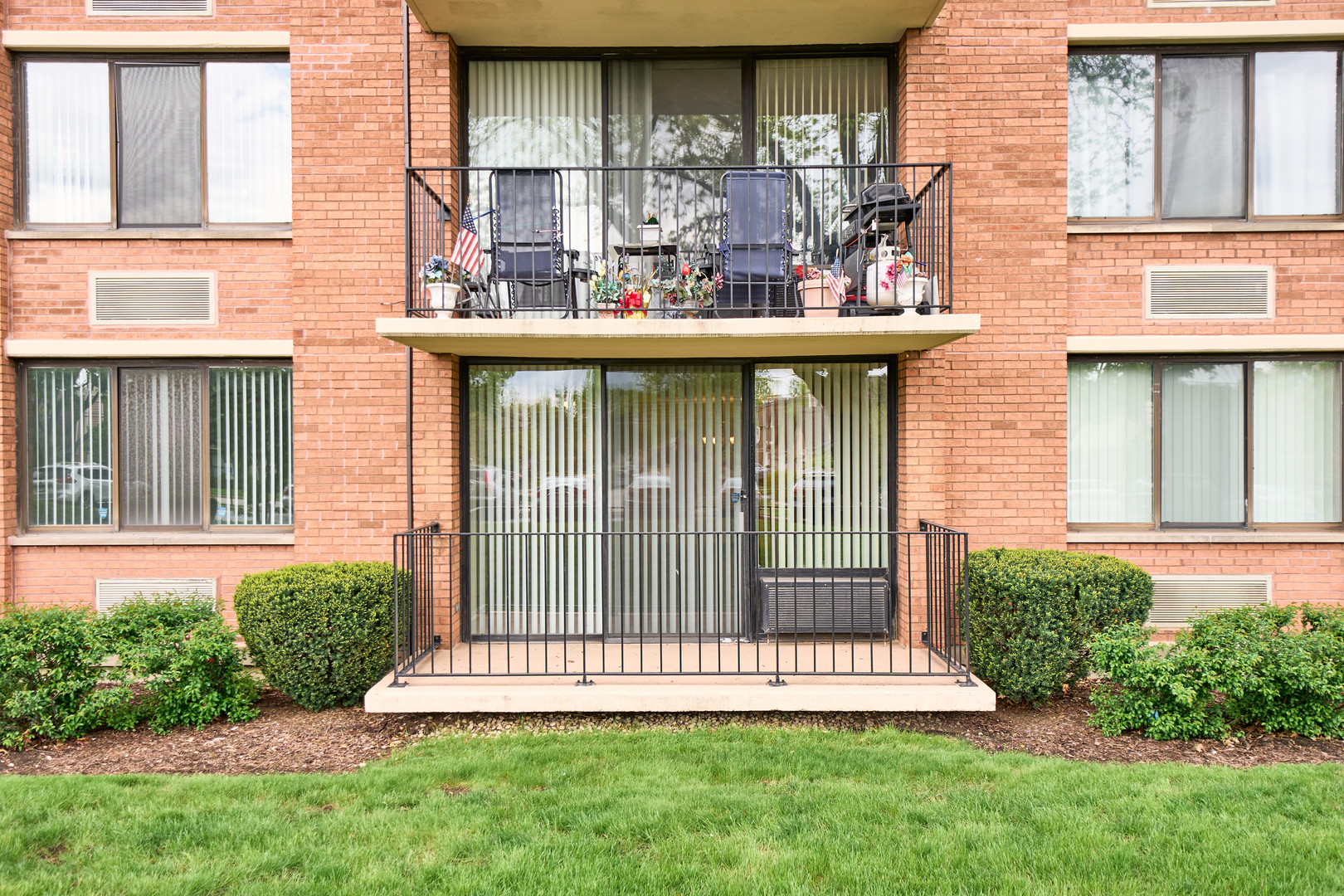 2000 Saint Regis Drive #1B, Lombard, IL 60148