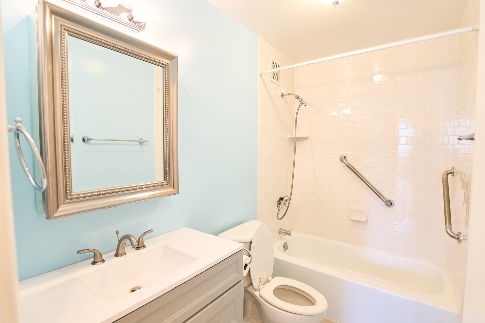 2000 Saint Regis Drive #1B, Lombard, IL 60148