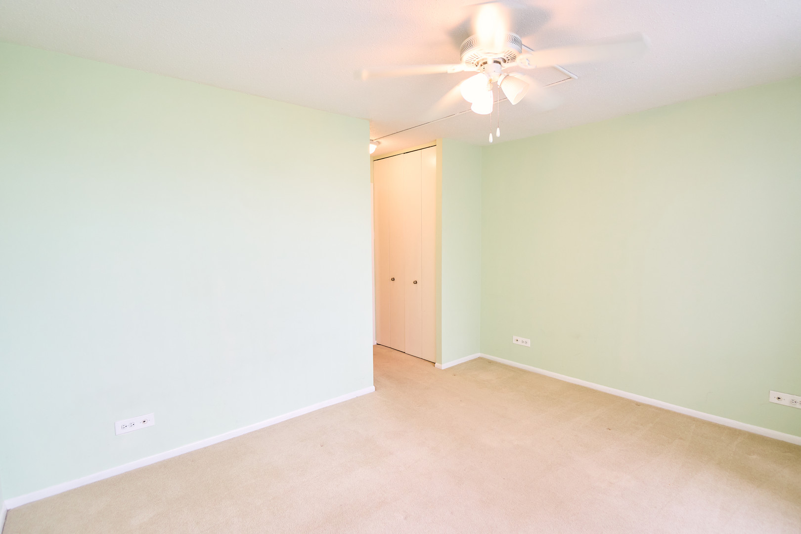 2000 Saint Regis Drive #1B, Lombard, IL 60148