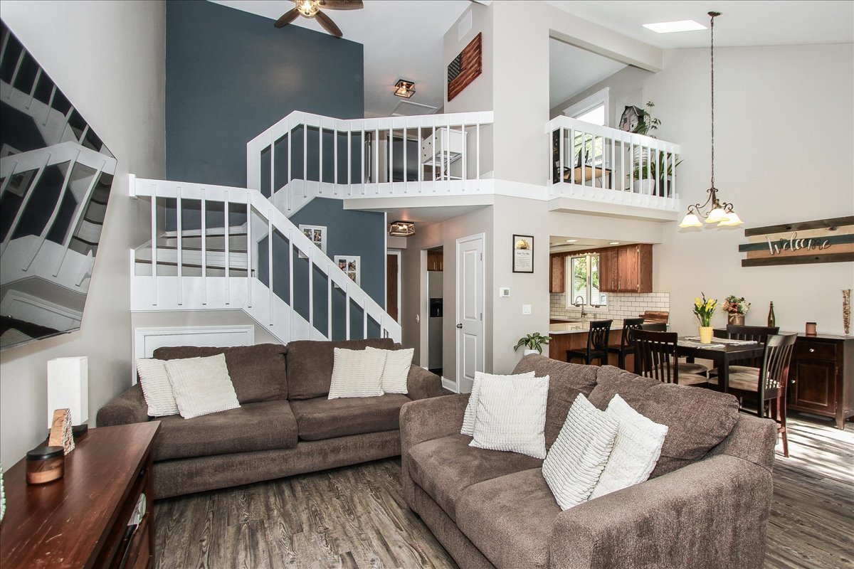 949 MANCHESTER Court, South Elgin, IL 60177