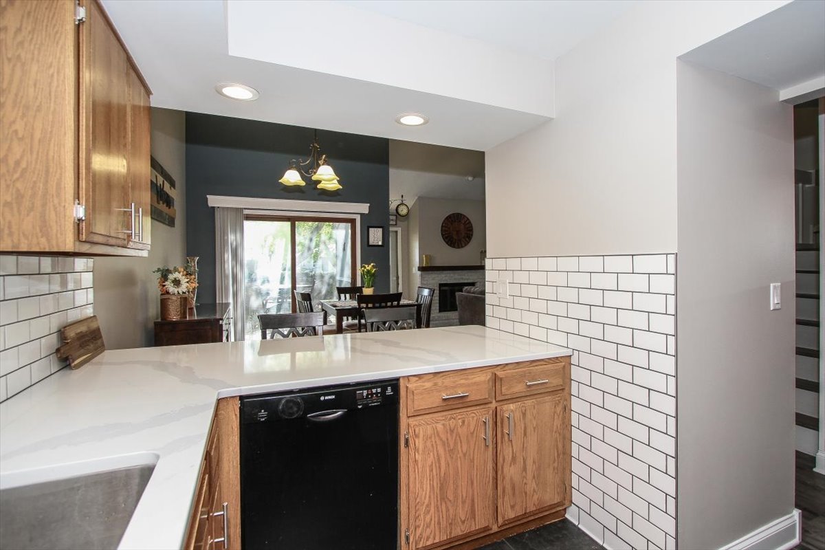 949 MANCHESTER Court, South Elgin, IL 60177