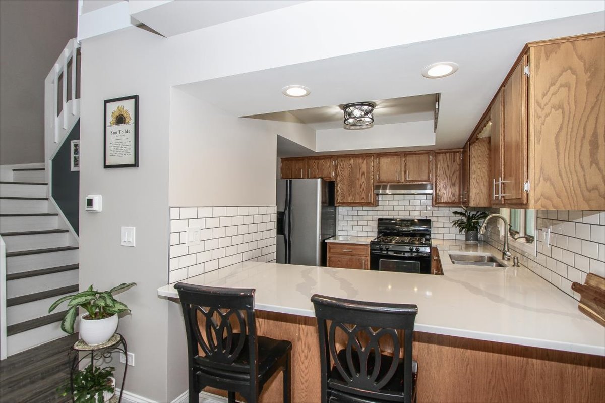 949 MANCHESTER Court, South Elgin, IL 60177