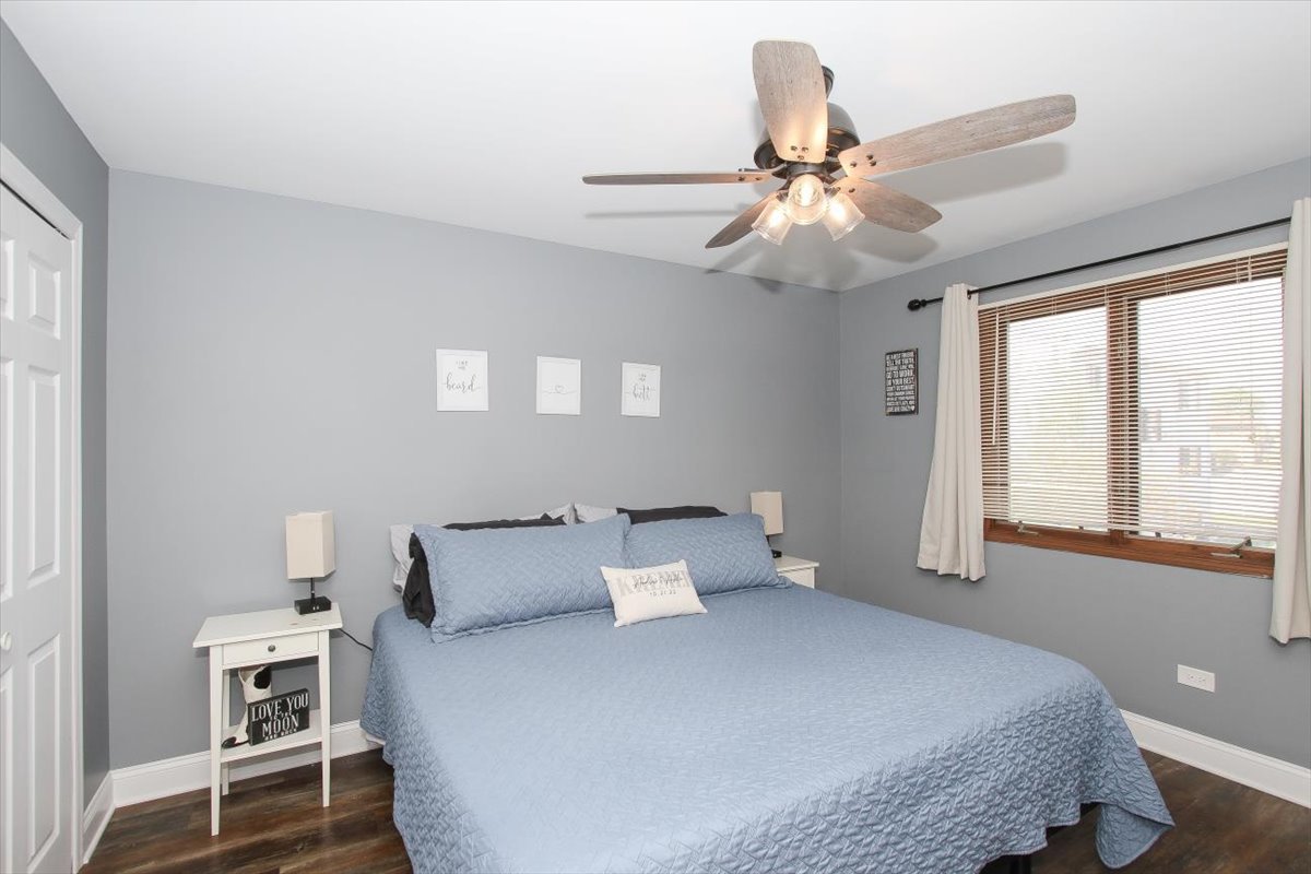 949 MANCHESTER Court, South Elgin, IL 60177