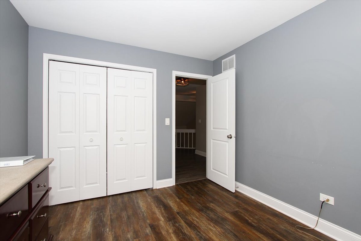 949 MANCHESTER Court, South Elgin, IL 60177