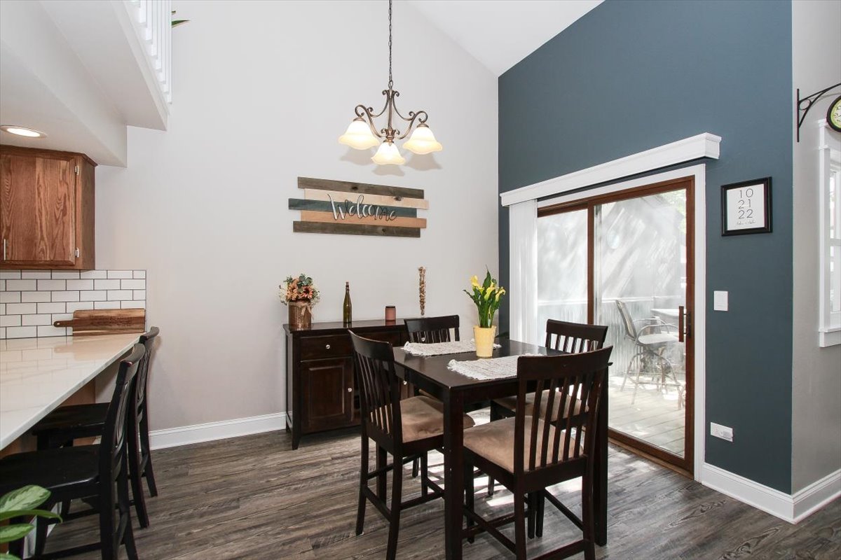 949 MANCHESTER Court, South Elgin, IL 60177