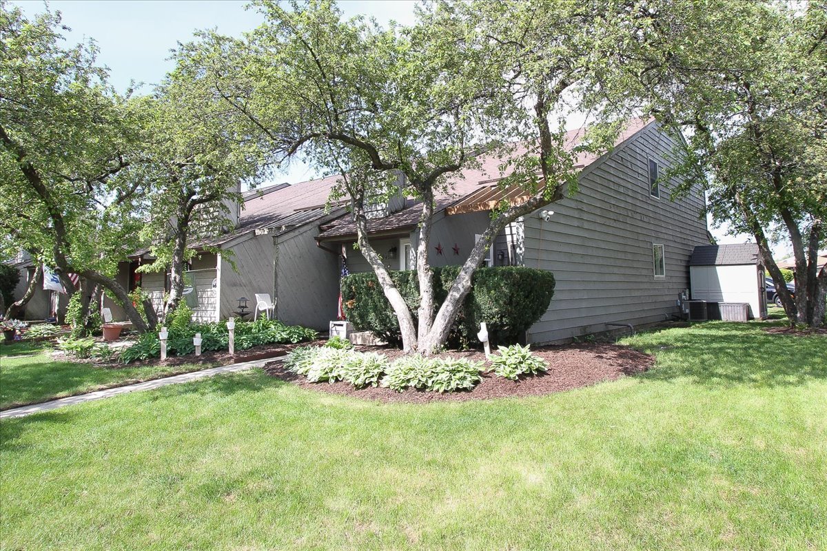 949 MANCHESTER Court, South Elgin, IL 60177