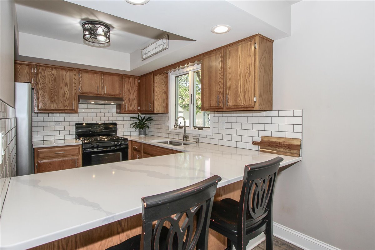949 MANCHESTER Court, South Elgin, IL 60177