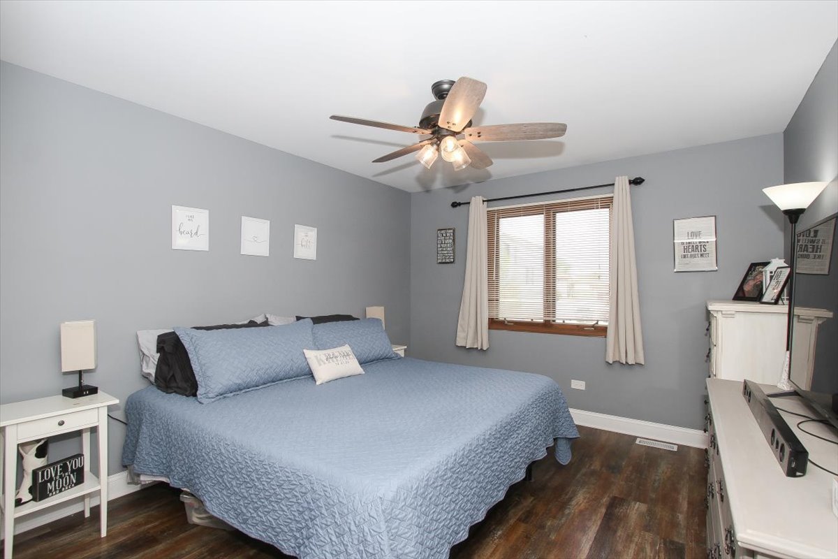 949 MANCHESTER Court, South Elgin, IL 60177