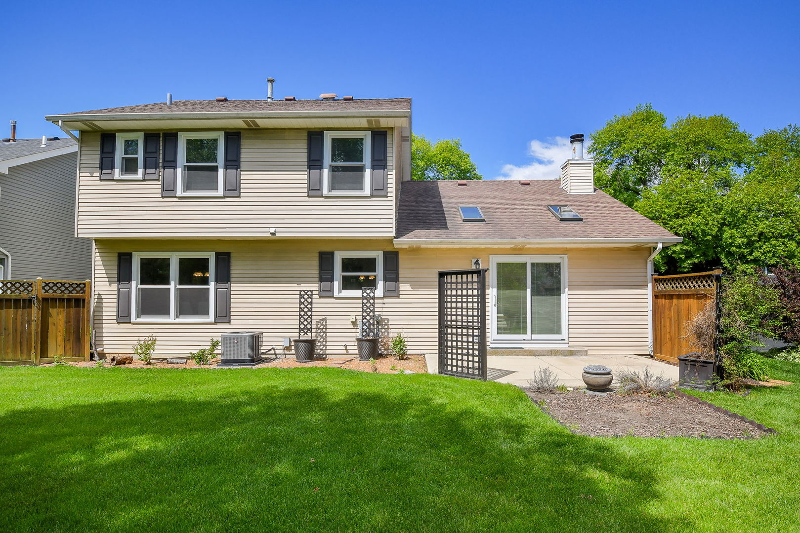 2264 Briarhill Drive, Naperville, IL 60565