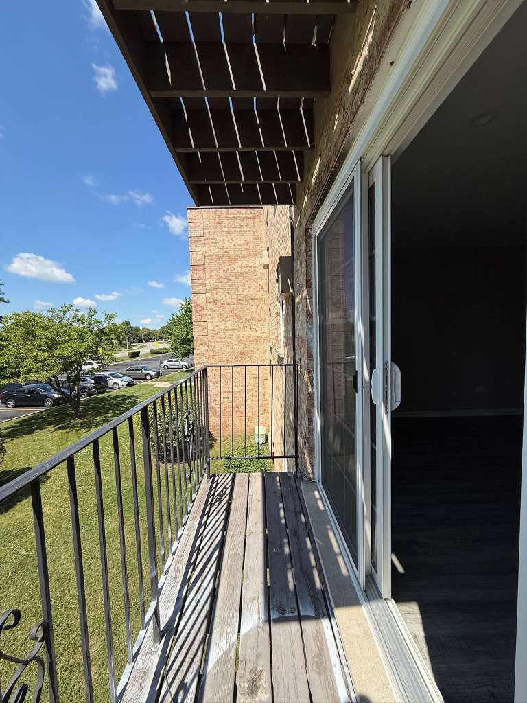 161 W Elk Trail #262, Carol Stream, IL 60188