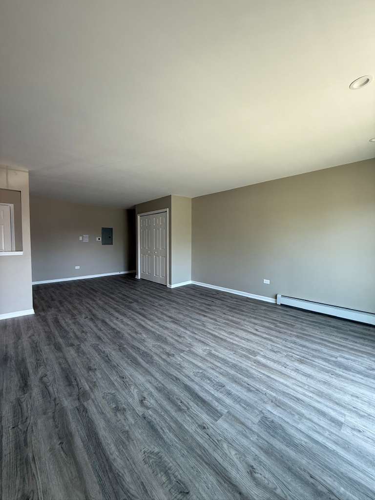 161 W Elk Trail #262, Carol Stream, IL 60188