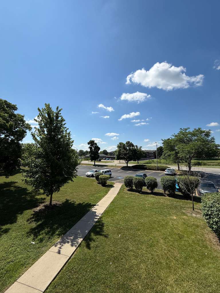 161 W Elk Trail #262, Carol Stream, IL 60188