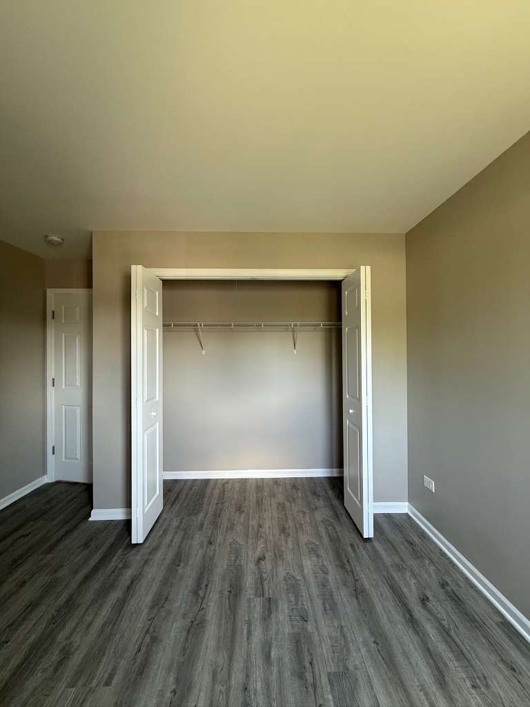 161 W Elk Trail #262, Carol Stream, IL 60188