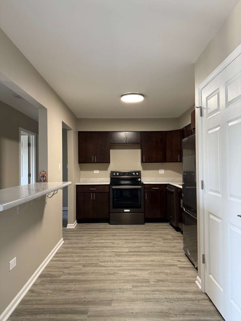 161 W Elk Trail #262, Carol Stream, IL 60188