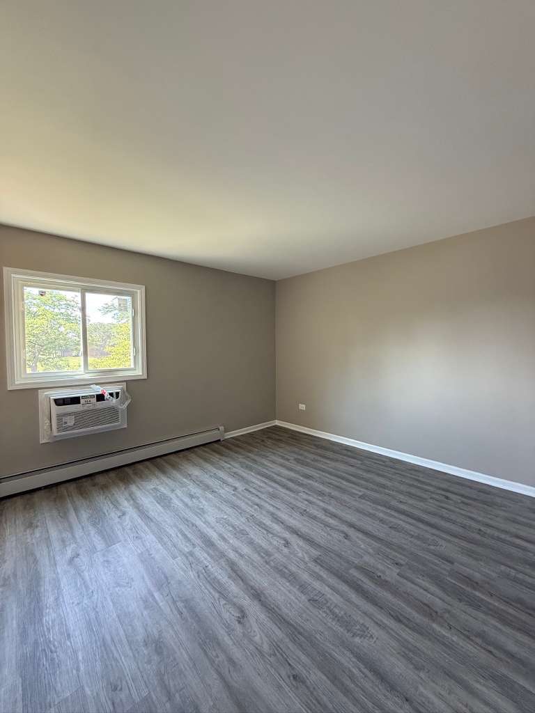 161 W Elk Trail #262, Carol Stream, IL 60188