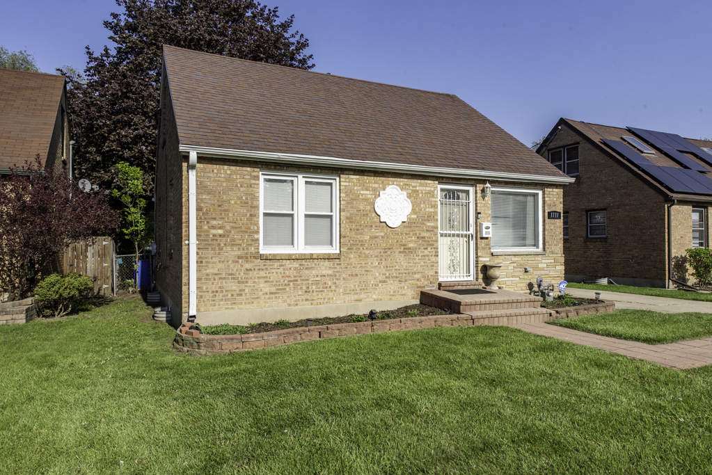 1111 N Berwick Boulevard, Waukegan, IL 60085